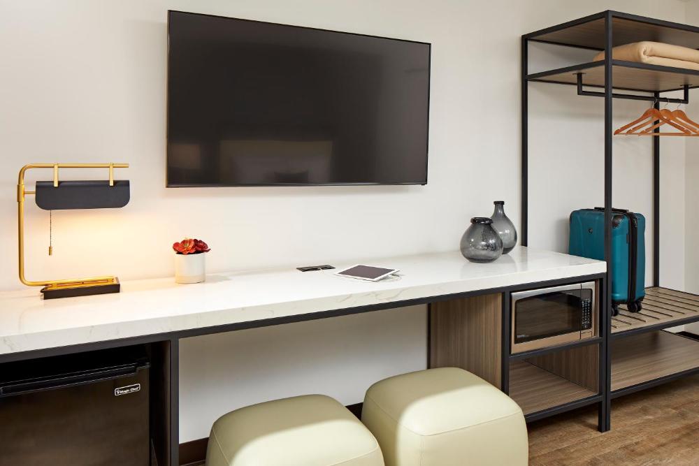 Deluxe King Room interior